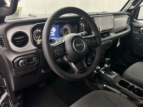 New 2025 Jeep Gladiator Sport image 11