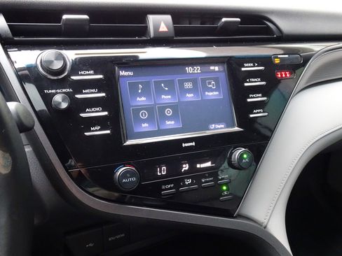 Used 2020 Toyota Camry SE image 17