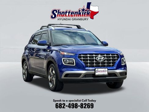 Certified 2025 Hyundai Venue Limited FWD image 3