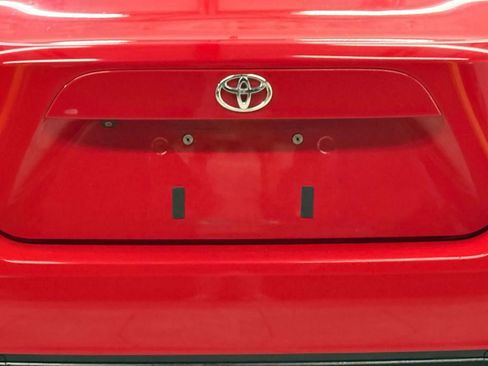 Used 2018 Toyota 86 RWD image 11