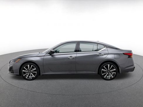 Used 2025 Nissan Altima 2.5 SV FWD image 4