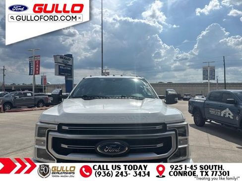 Used 2022 Ford F350 Platinum AWD/4WD image 2