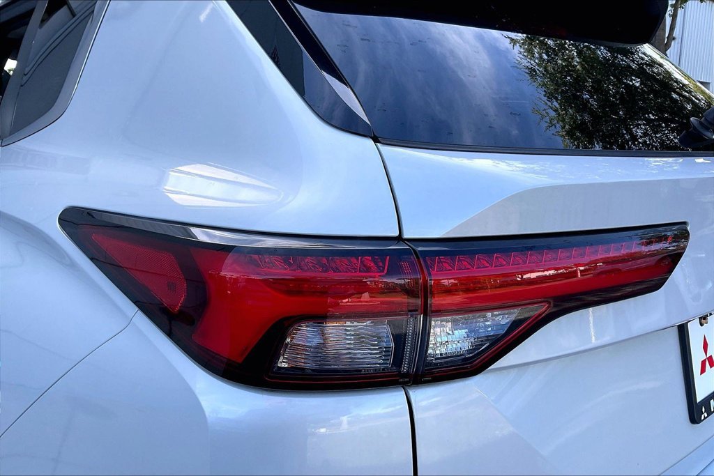 Used 2022 Mitsubishi Outlander SE FWD image 17