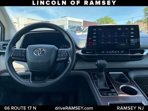 Used 2023 Toyota Sienna LE FWD image 23
