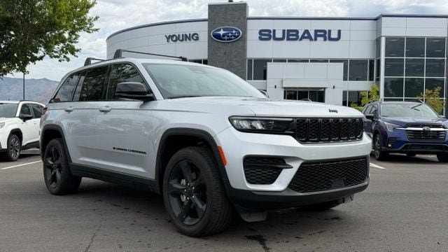 Used 2024 Jeep Grand Cherokee Altitude AWD/4WD image 1