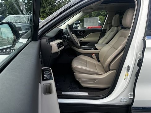 Certified 2023 Lincoln Aviator AWD w/ Premium Package image 19