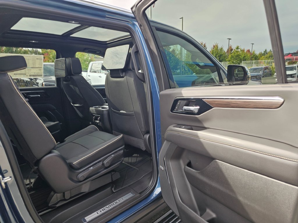 New 2026 Chevrolet Suburban Premier AWD/4WD image 14