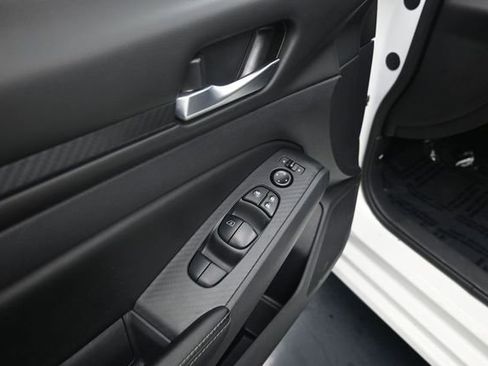 Used 2025 Nissan Altima 2.5 SV FWD image 13