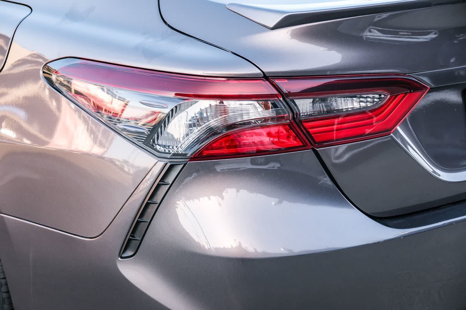 Used 2022 Toyota Camry SE FWD image 7