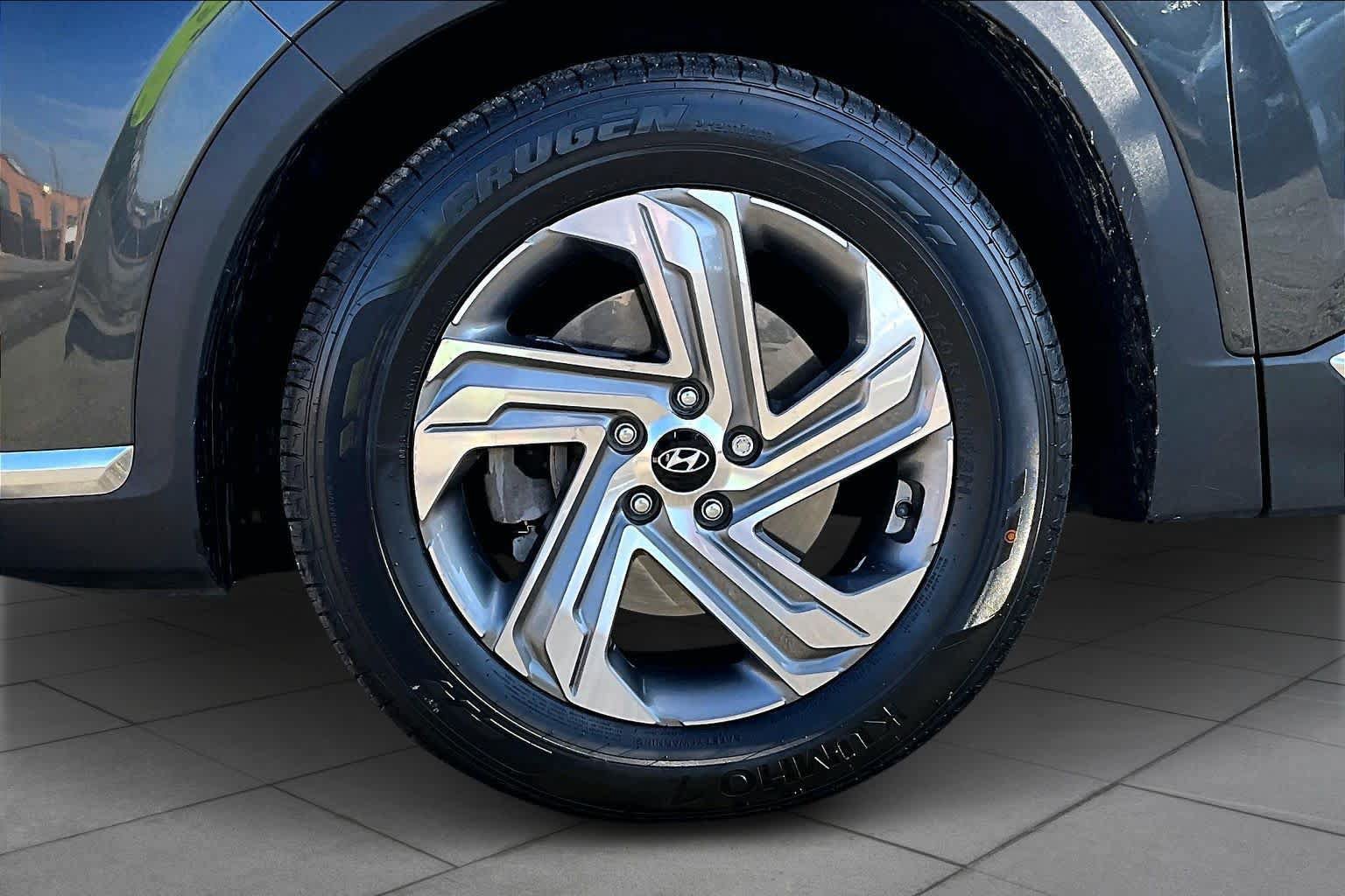 Used 2023 Hyundai Santa Fe SEL w/ Premium Package FWD image 11