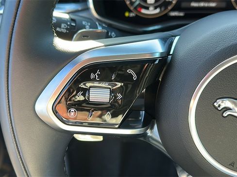 Used 2025 Jaguar F-PACE R-Dynamic S image 12