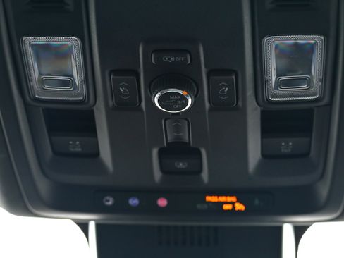 Used 2025 GMC Yukon Elevation w/ Elevation Premium Package image 16