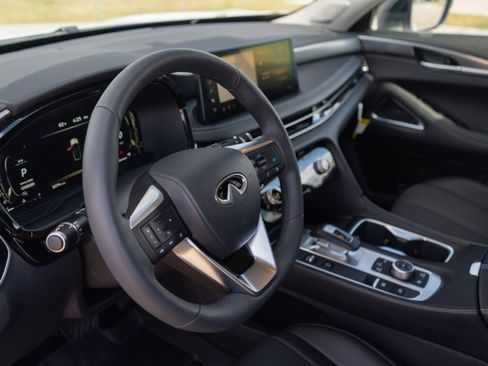 Certified 2026 INFINITI QX60 Luxe w/ Family Package image 6