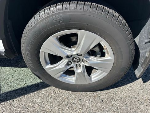 Used 2019 Toyota RAV4 XLE w/ Convenience Package image 5