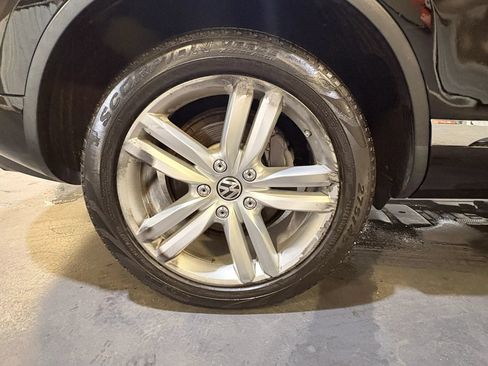 Used 2014 Volkswagen Touareg Executive AWD/4WD image 32