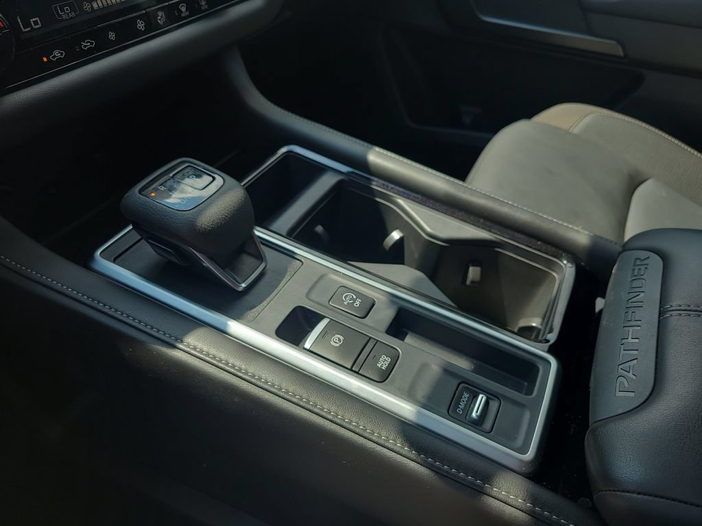 Certified 2025 Nissan Pathfinder SL FWD image 26