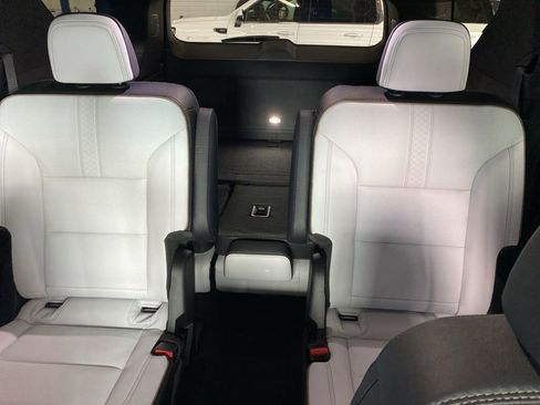 New 2026 Chevrolet Traverse High Country image 14