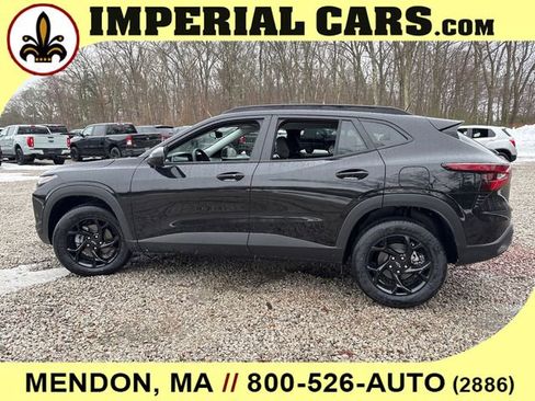 New 2026 Chevrolet Trax LT w/ Midnight Edition FWD image 6