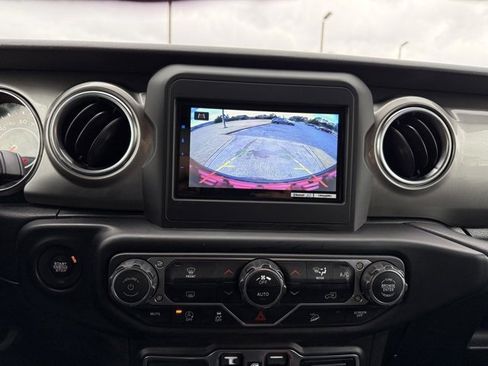 Used 2020 Jeep Wrangler Unlimited Sahara image 22