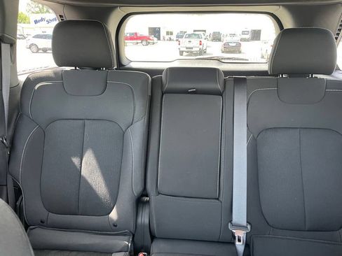 Used 2025 Jeep Grand Cherokee Laredo w/ Luxury Tech Group I AWD/4WD image 12