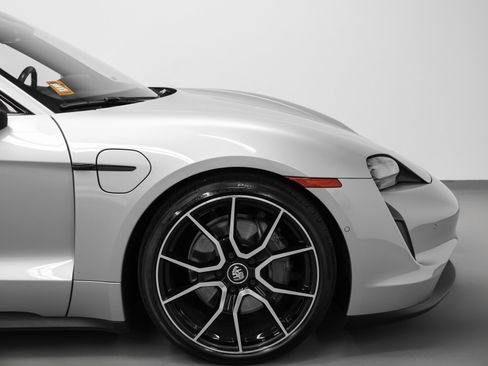 Used 2023 Porsche Taycan image 14