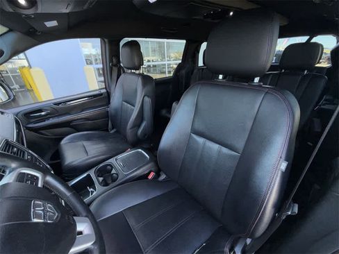 Used 2018 Dodge Grand Caravan GT image 12