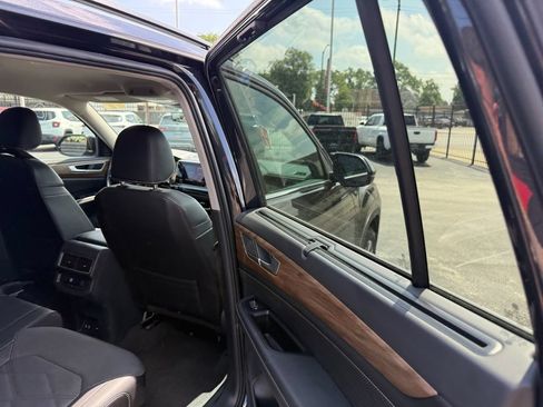 Used 2025 Volkswagen Atlas SE AWD/4WD image 20