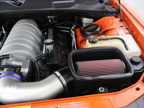 Used 2009 Dodge Challenger SRT8 w/ SRT Option Group II RWD image 17