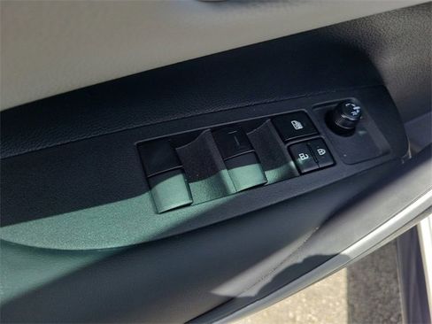 Used 2025 Toyota Corolla SE image 13