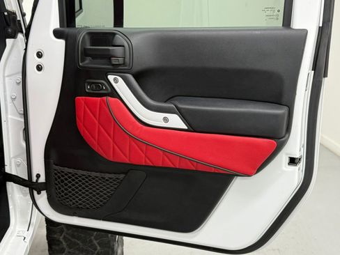 Used 2018 Jeep Wrangler Unlimited Sport S image 31