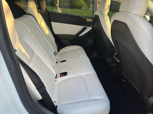 Used 2021 Tesla Model Y Long Range image 11