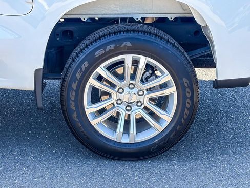 Used 2023 Chevrolet Silverado 1500 LT AWD/4WD image 15