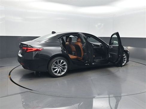Used 2022 Alfa Romeo Giulia Ti image 39