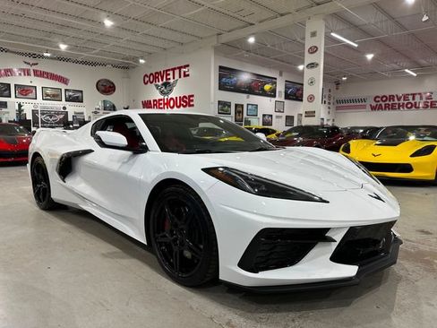 Used 2024 Chevrolet Corvette Stingray Preferred Cpe w/ Z51 Performance Package RWD image 25