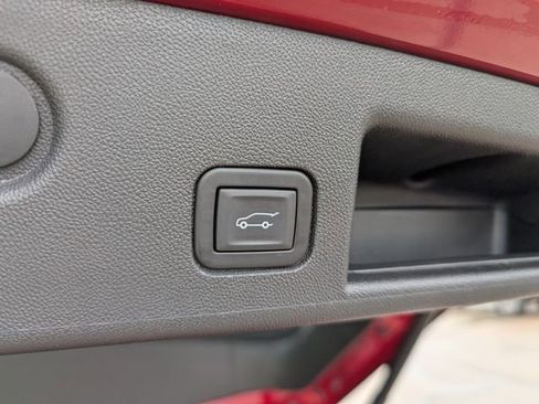 Used 2023 Chevrolet Equinox LT FWD image 9
