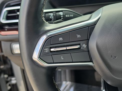 Used 2024 Chevrolet Traverse Z71 w/ LPO, Floor Liner Package AWD/4WD image 32