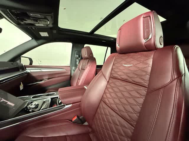 New 2026 Cadillac Escalade Luxury w/ Touring Package AWD/4WD image 5