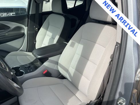 Used 2023 GMC Terrain SLE w/ Driver Convenience Package image 6