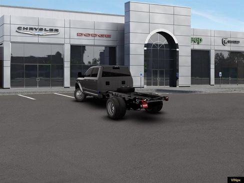 New 2026 RAM 4500 4x4 Crew Cab DRW w/ Laramie Trim Package image 5