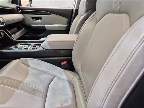 Used 2024 Honda Pilot Touring image 15