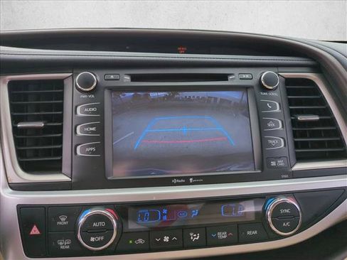 Used 2015 Toyota Highlander XLE image 13