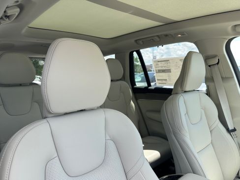 Used 2026 Volvo XC90 B6 Ultra w/ Protection Package AWD/4WD image 9