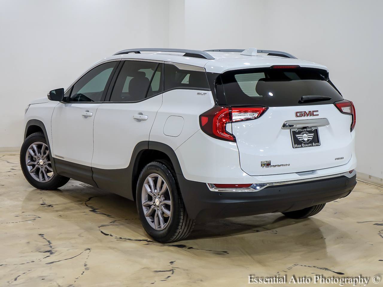 Used 2023 GMC Terrain SLT w/ Tech Package AWD/4WD image 10