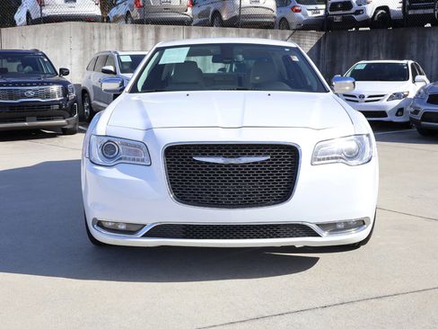 Used 2018 Chrysler 300 Limited image 10
