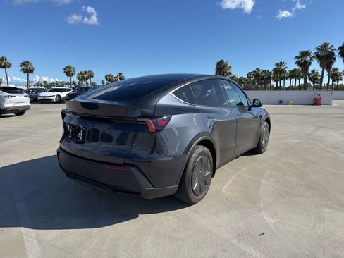 Used 2026 Tesla Model Y 2WD image 3