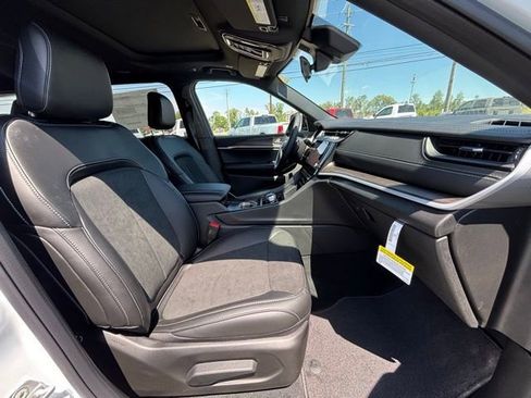 New 2026 Jeep Grand Cherokee L 4WD image 7