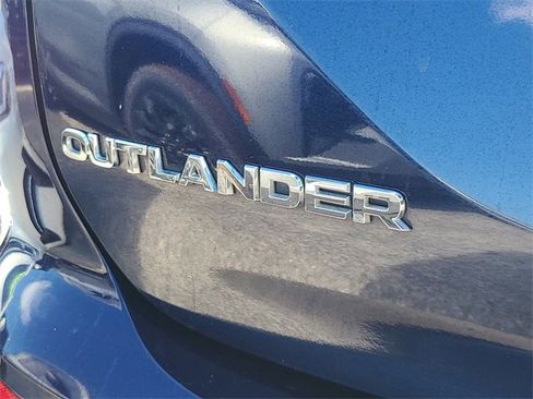 Used 2024 Mitsubishi Outlander SE image 10