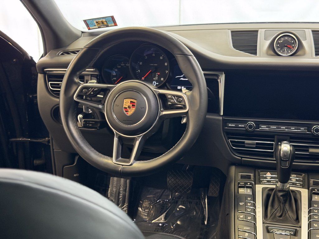 Certified 2020 Porsche Macan AWD/4WD image 18