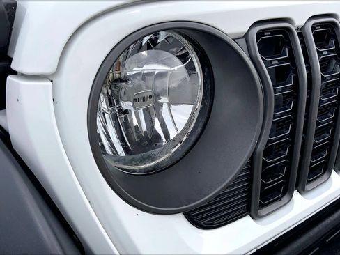Used 2024 Jeep Wrangler Unlimited Sport AWD/4WD image 40