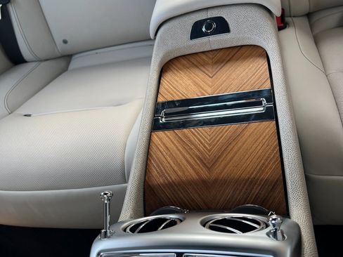 Used 2015 Rolls-Royce Wraith RWD image 12